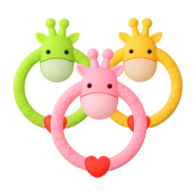 Bpa free easy to grip baby teething toys chewable round silicone giraffe teether